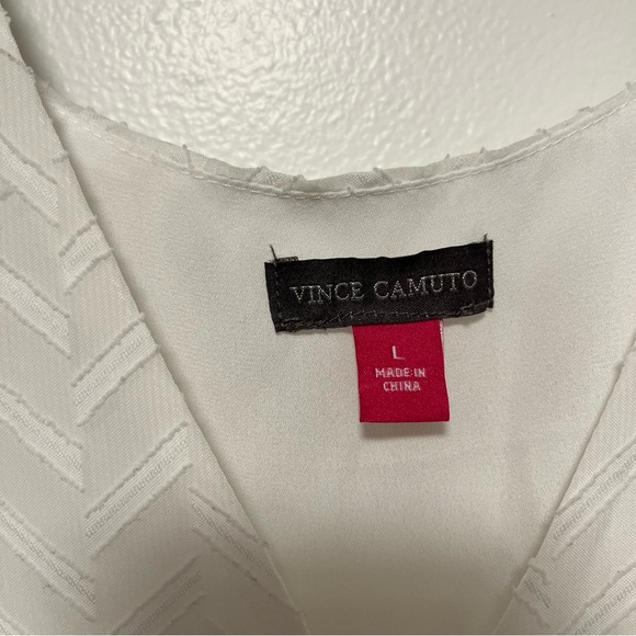 Vince Camuto Citrus Splash New Ivory V Neck Flutter Sleeve Blouse LARGE - Picture 2 of 4